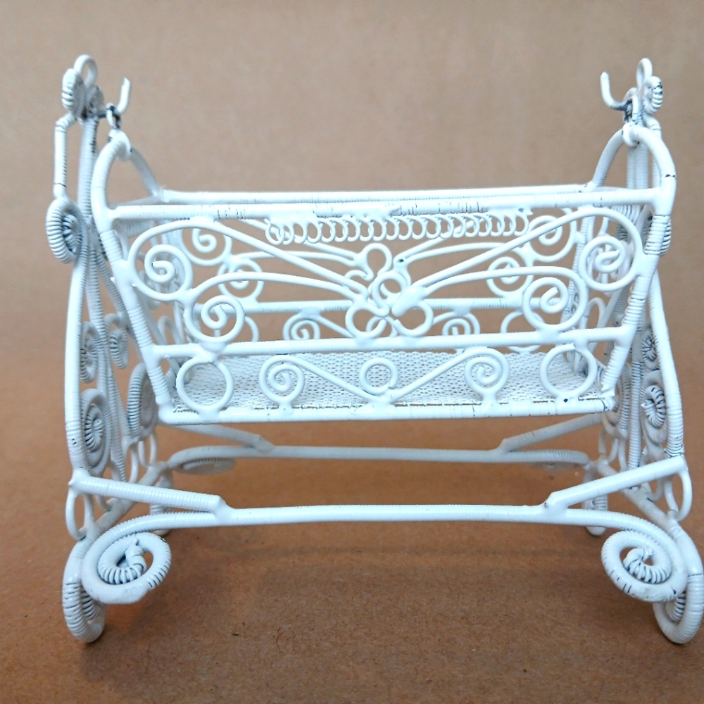 Vintage White Wire Wicker Baby Crib Cradle Dollhouse Furniture
